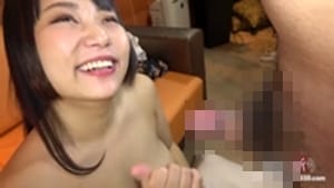 大きくなりましたと言って喜んでいるエッチな人妻