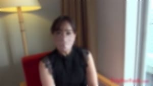 お金のために中出しを承諾する熟女のエッチな人妻