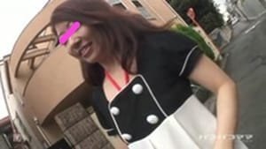 ロープで縛って野外露出デートするエッチな人妻