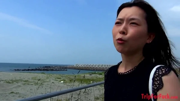 スタイルが良い美人のエッチな人妻