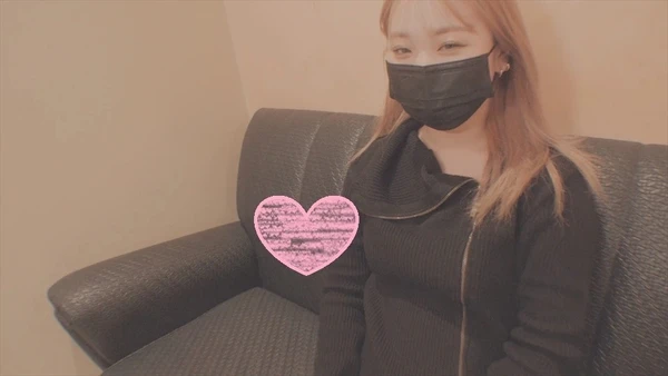 金髪で真っ黒な激エロビキニ着ていたエッチなお姉さん